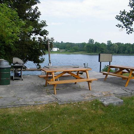 Campbellford River Inn Esterno foto
