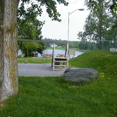 Campbellford River Inn Esterno foto