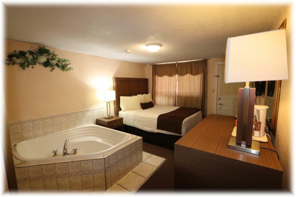 Campbellford River Inn Esterno foto
